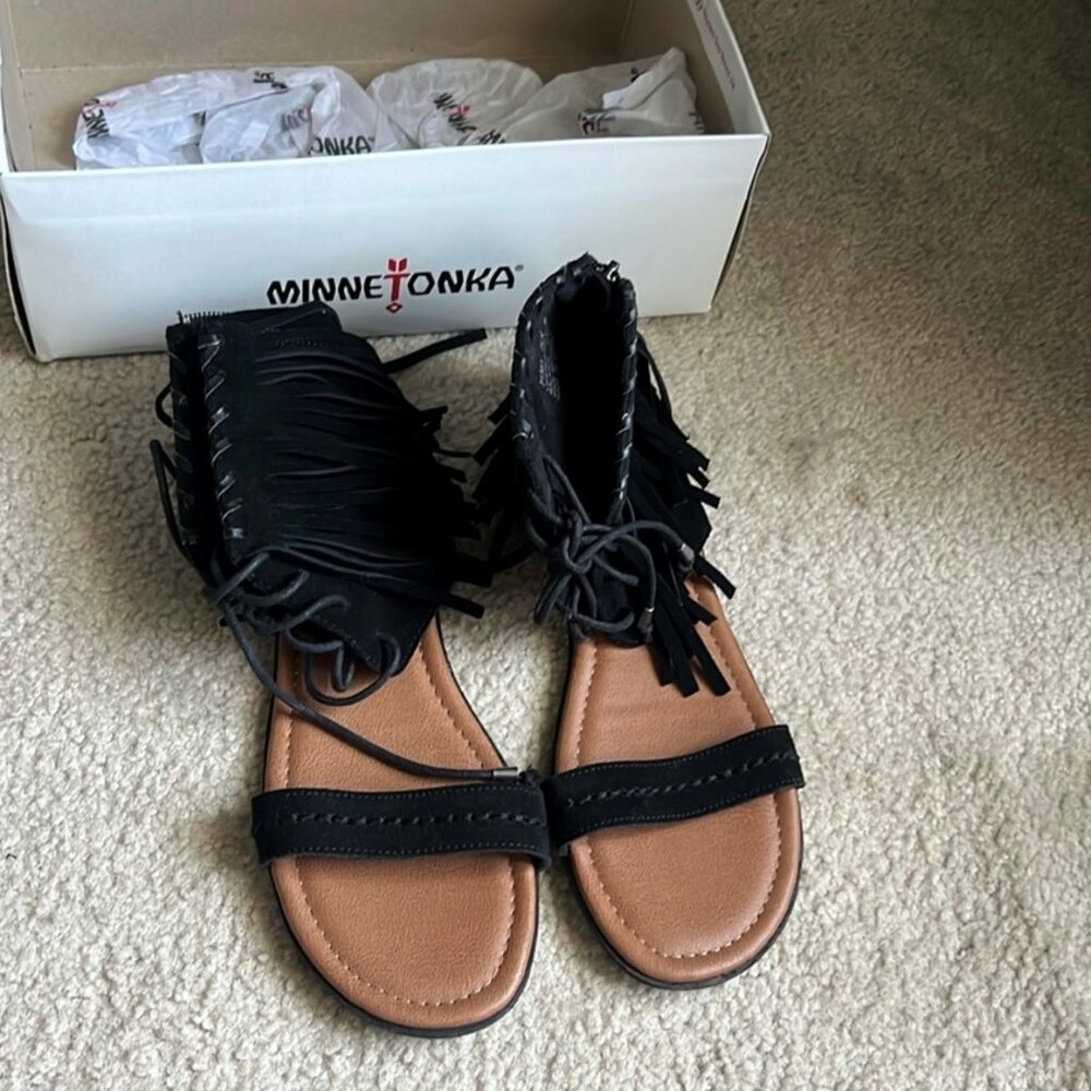 NIB 💗 Minnetonka 💗 Moccasin (Suede) Sandals